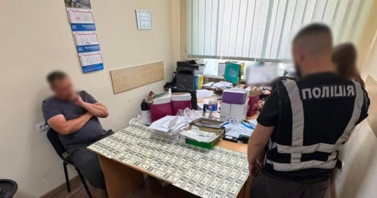$26 тисяч за переведення з бойової частини: у Києві викрили двох ділків