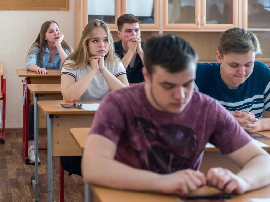 Шкільні табелі змінять: батьки побачать не лише оцінки, а й коментарі вчителів